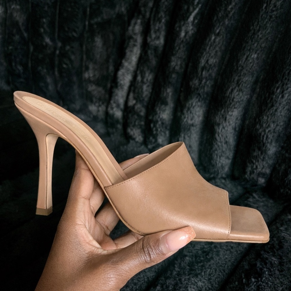 Bottega Veneta leather heels